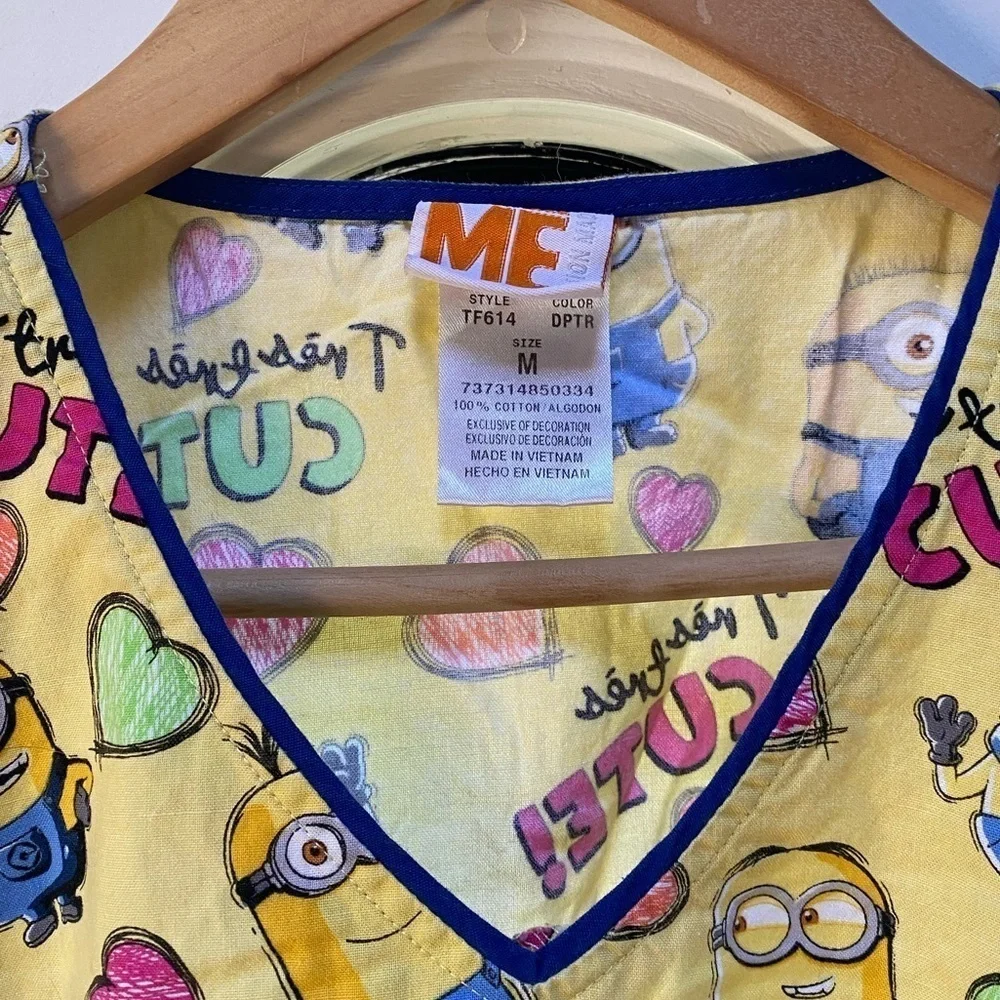 Despicable Me women’s minions heart yellow cotton scrub top M nurse kids - Picture 2 of 6